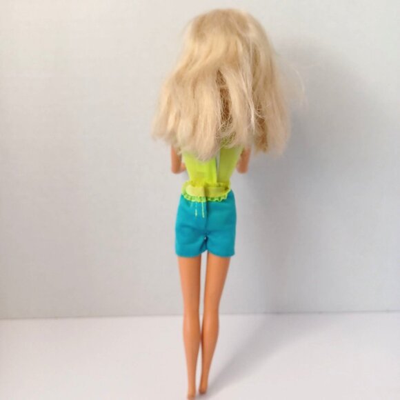 Snap N Play Barbie 1991 Vintage with dolphin and accessories - Picture 3 of 4